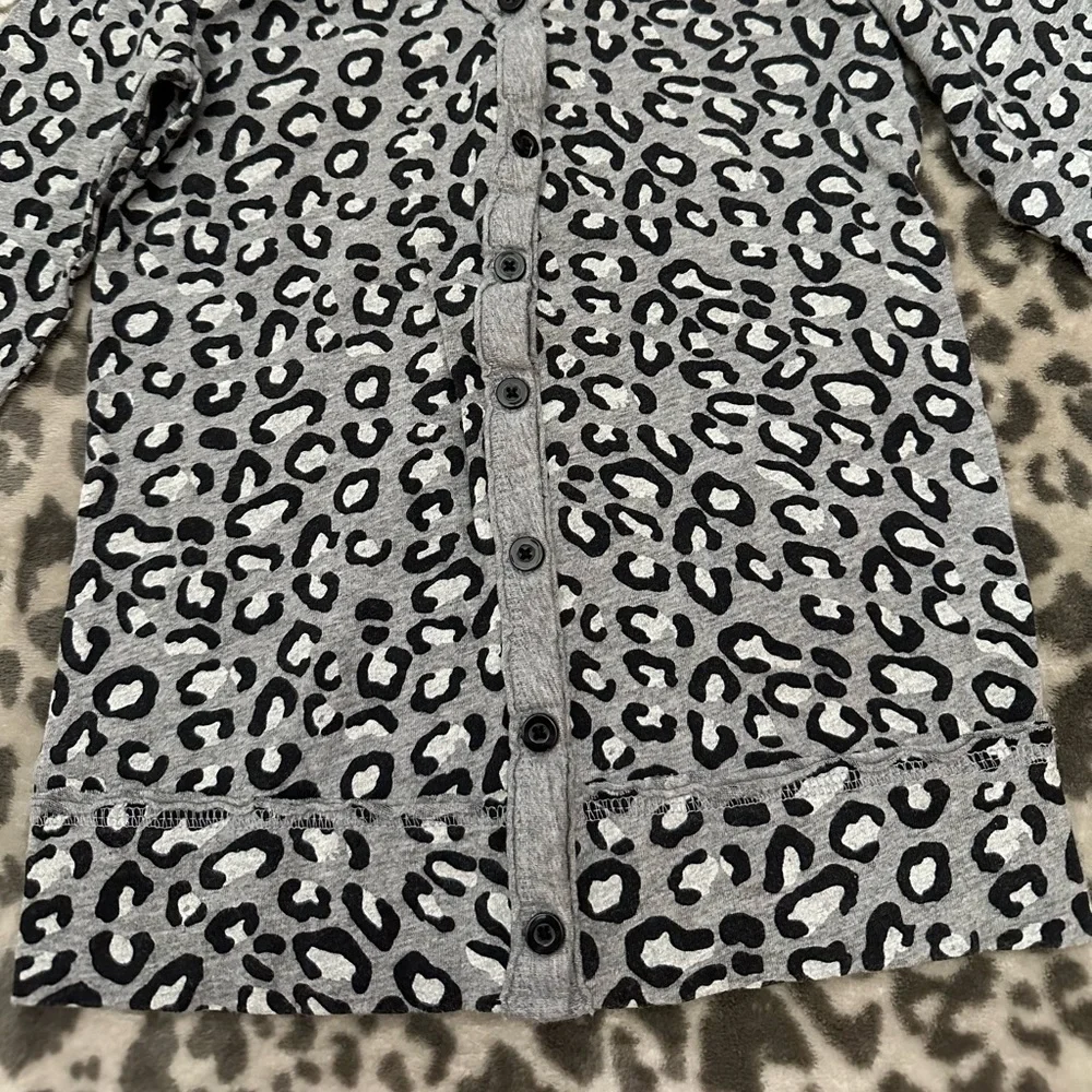 2010 Old Navy Animal Leopard Print Cardigan in Gray Size 5T Girls